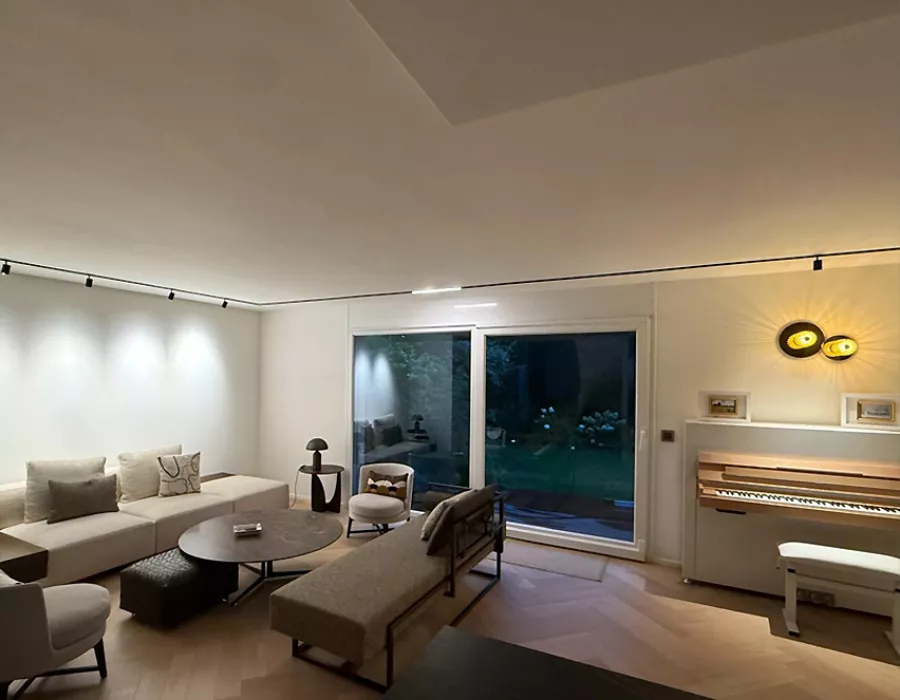 Elégant intérieur à l'éclairage flatteur